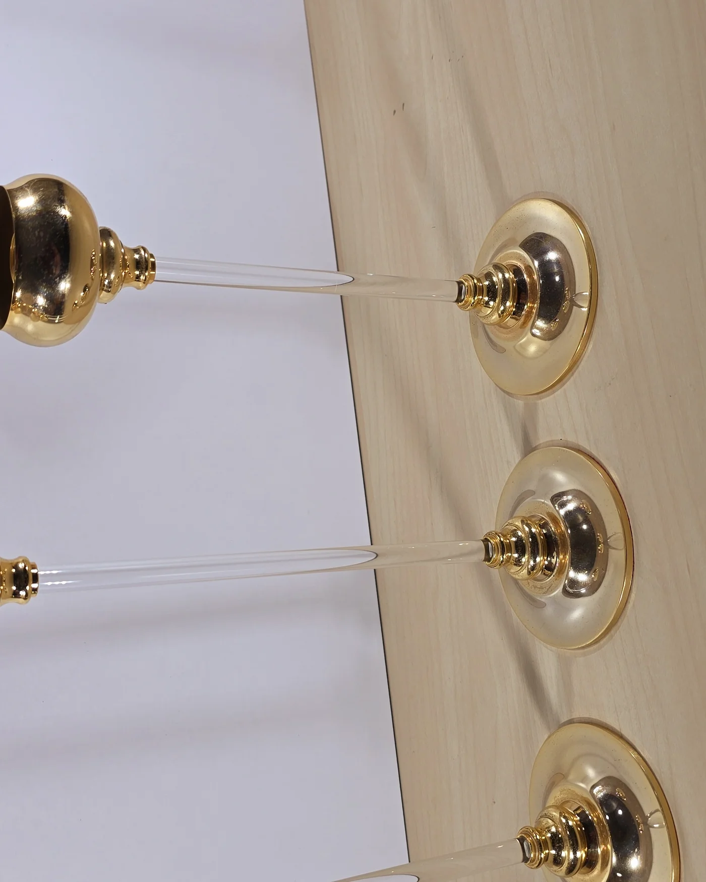 Trío de candelabros dorados con cristal - imagen 6