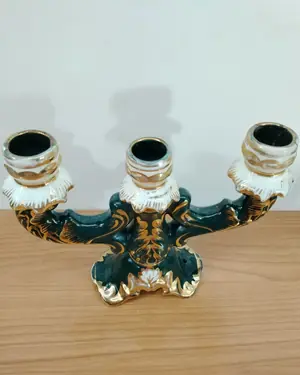 Candelabro de porcelana verde y dorado de tres brazos - miniatura 3