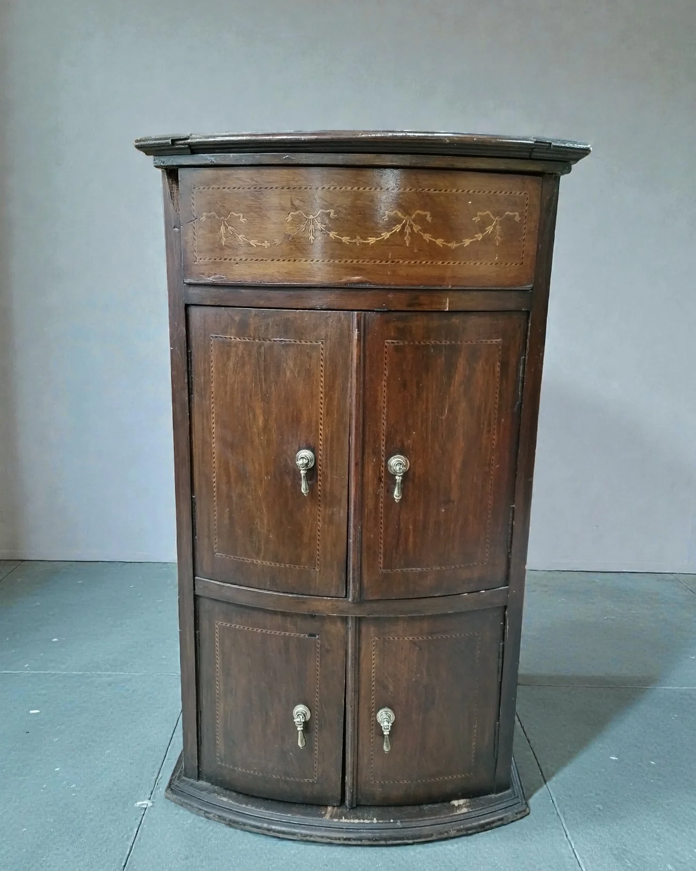 Mueble de esquina estilo biedermeier con marquetería - imagen 1