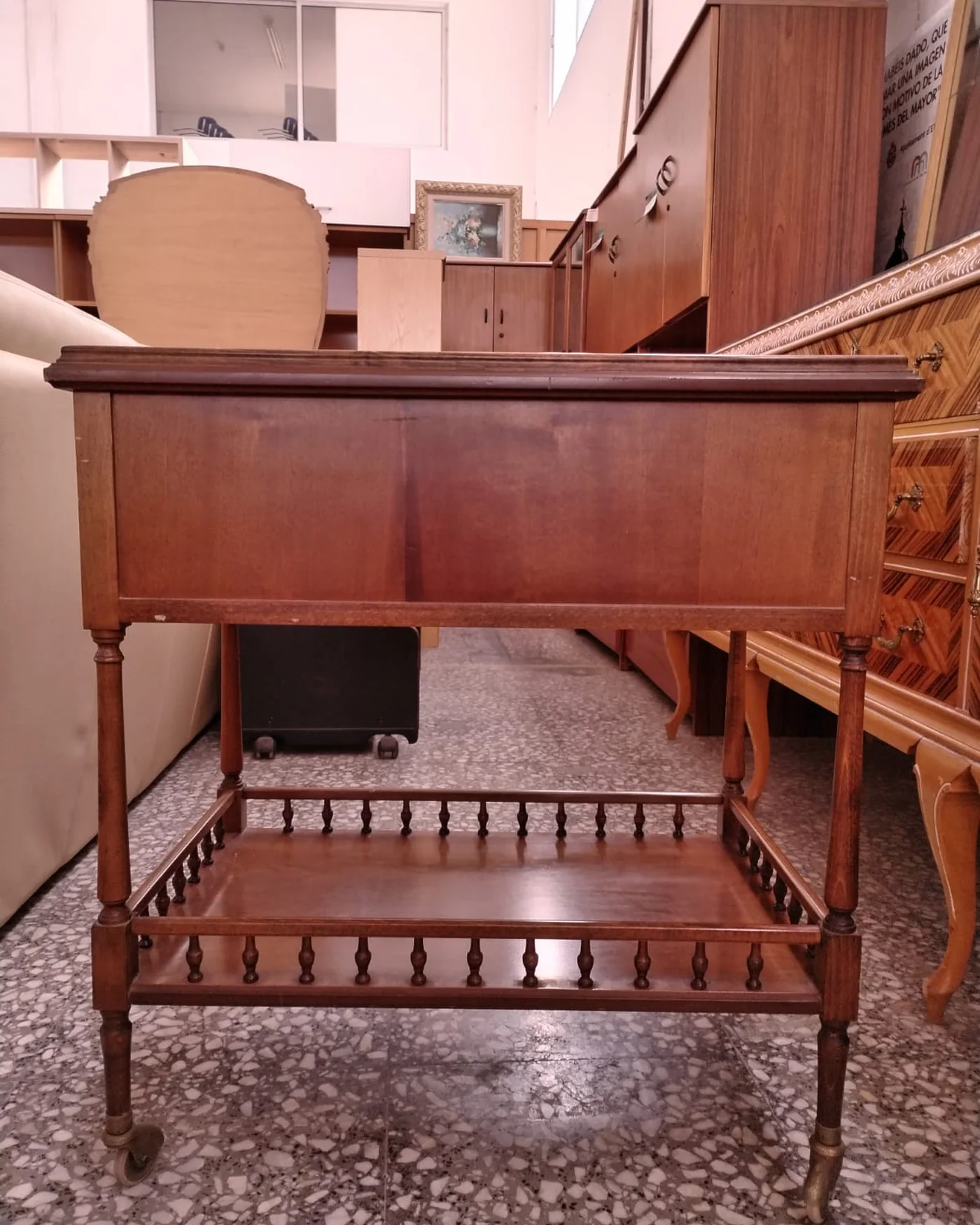 Mesa Auxiliar Antigua con Ruedas - imagen 2