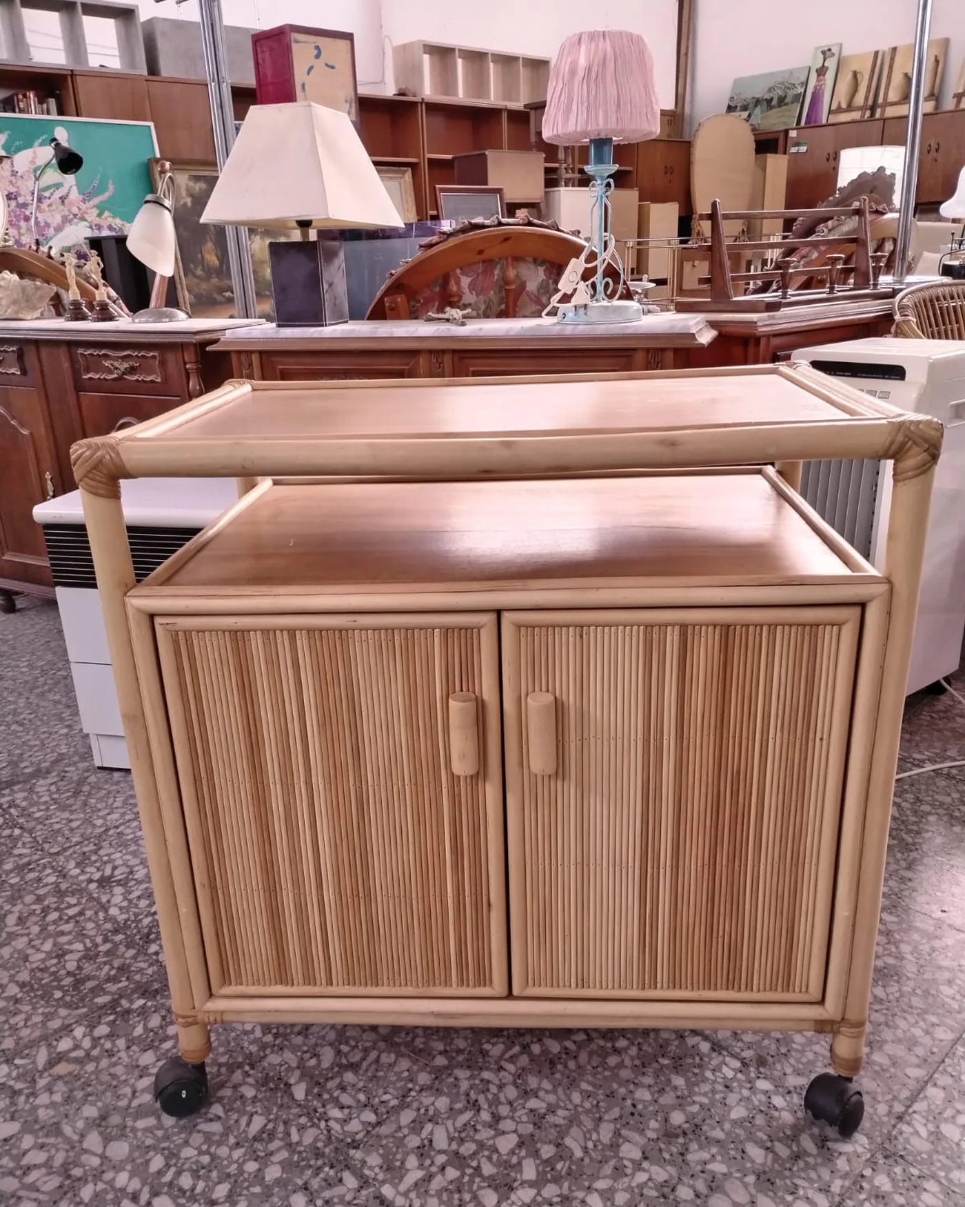 Mueble Auxiliar de Bambú y Ratán con Ruedas - imagen 3