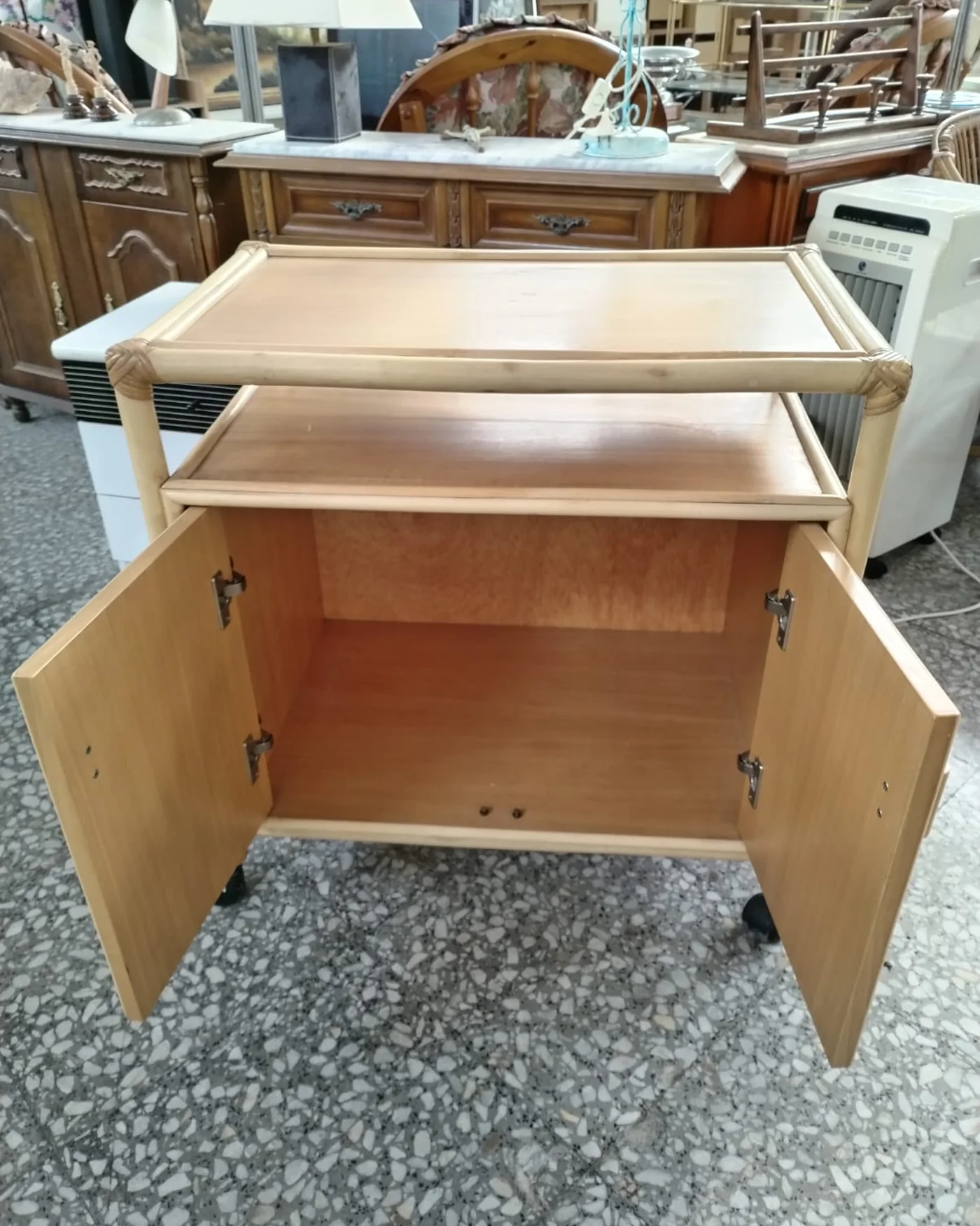 Mueble Auxiliar de Bambú y Ratán con Ruedas - imagen 4
