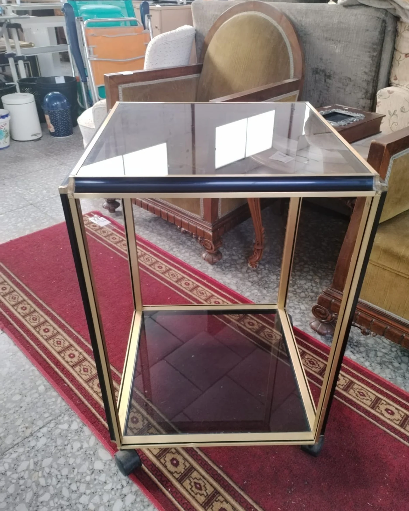 Mesa Auxiliar de Latón con Ruedas - imagen 3