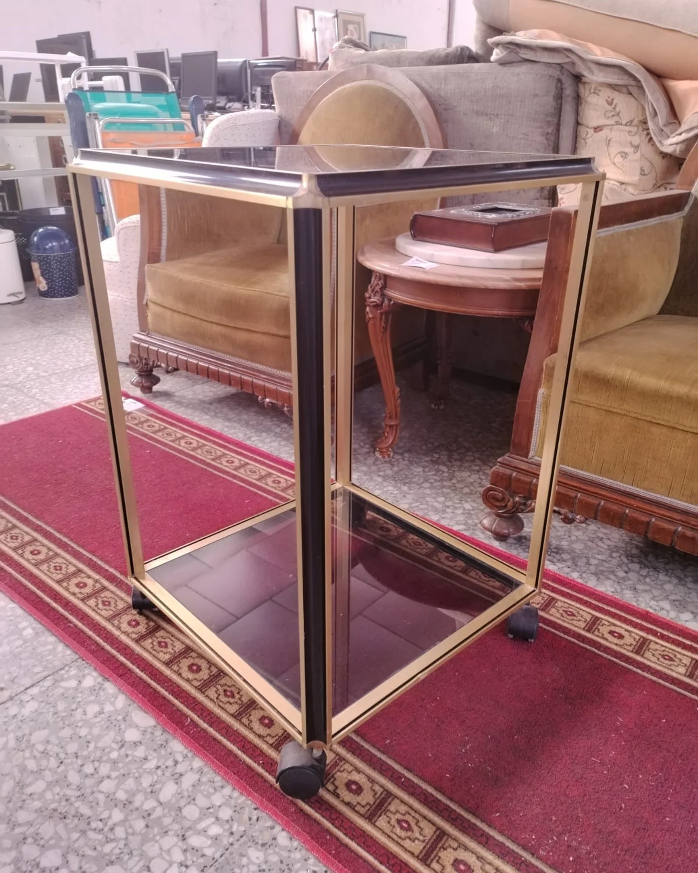 Mesa Auxiliar de Latón con Ruedas - imagen 4