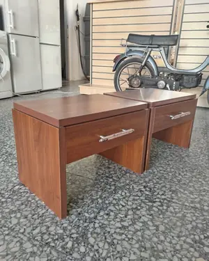 Pareja de Mesitas de Noche Vintage - miniatura 2