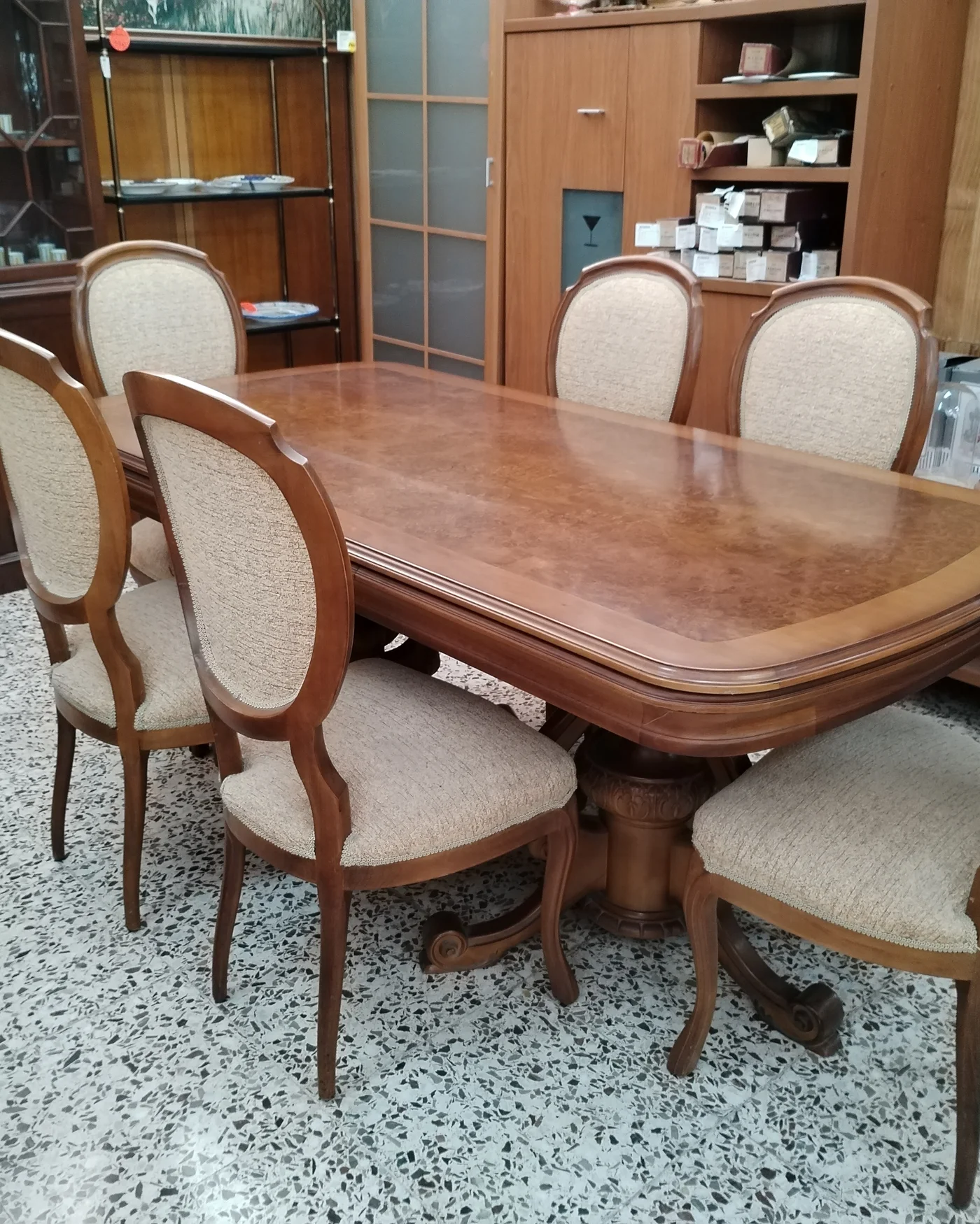Conjunto de Mesa de Comedor Extensible y 6 Sillas Estilo Clásico - imagen 4