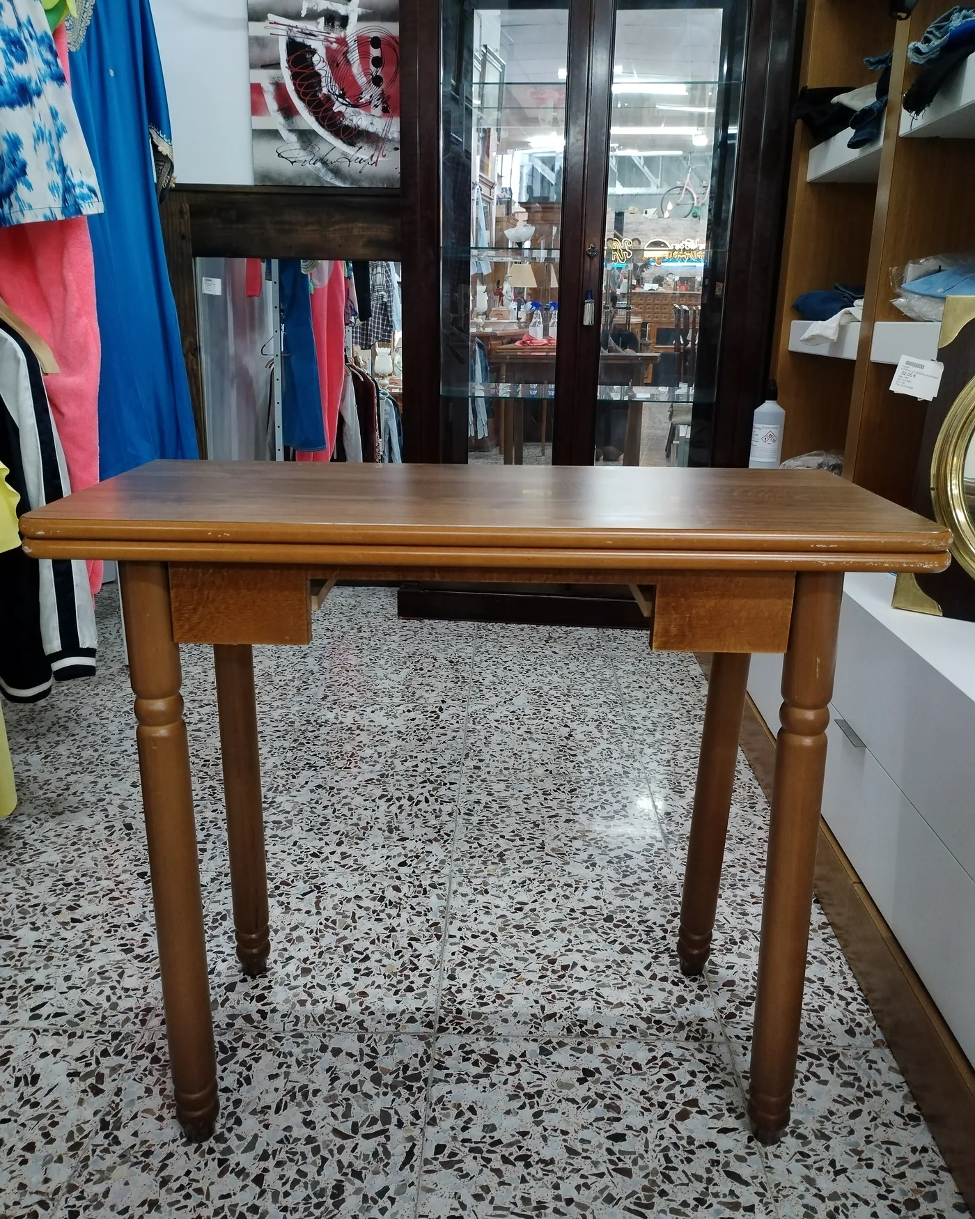 Mesa de cocina extensible de madera con patas torneadas - imagen 1