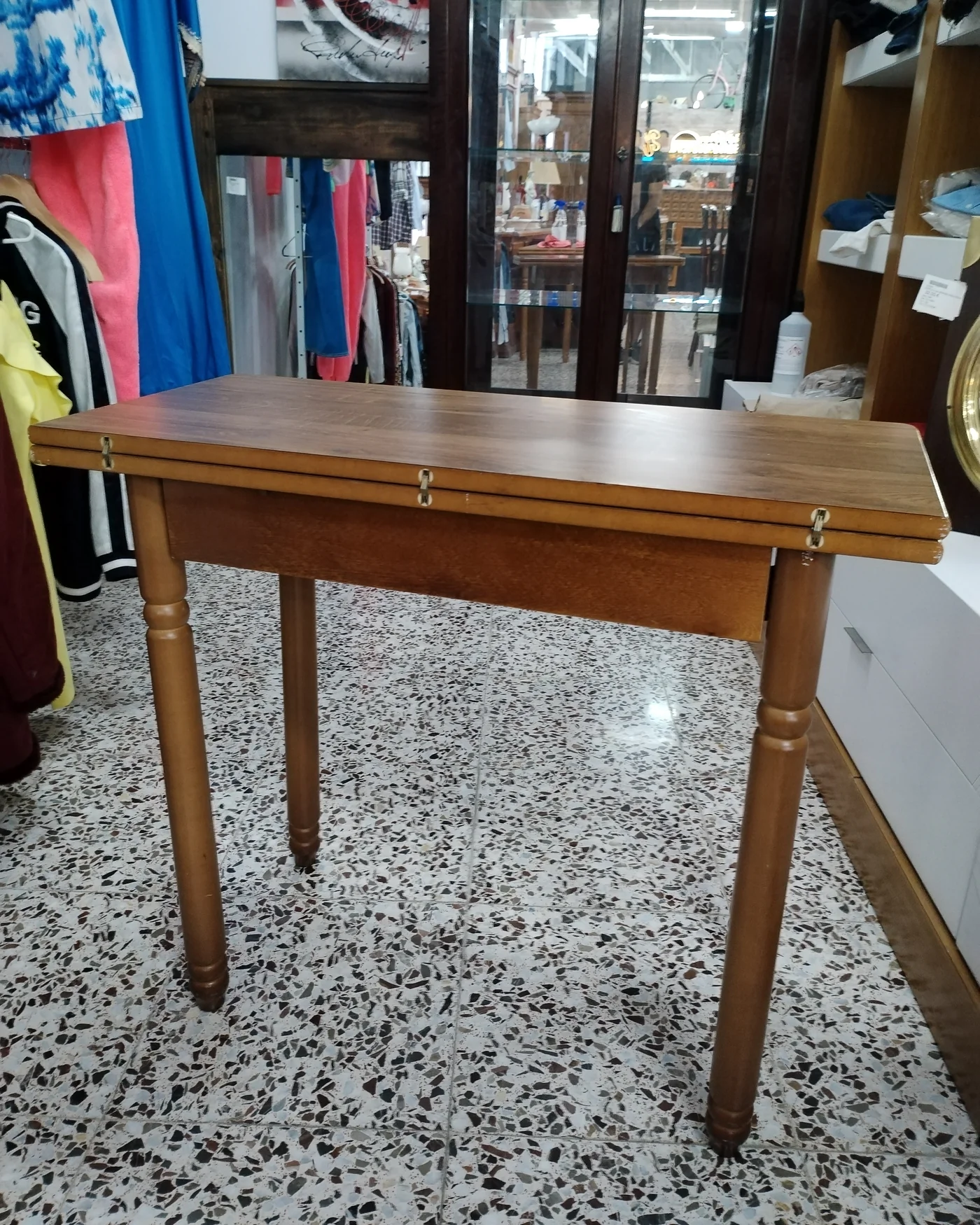 Mesa de cocina extensible de madera con patas torneadas - imagen 3