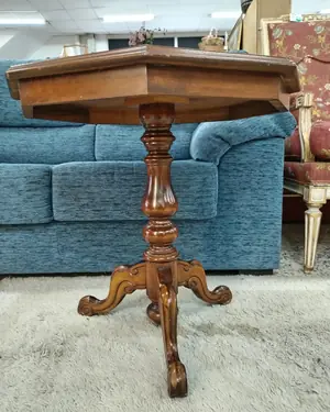 Mesa auxiliar octogonal de madera con base de tres patas - miniatura 2