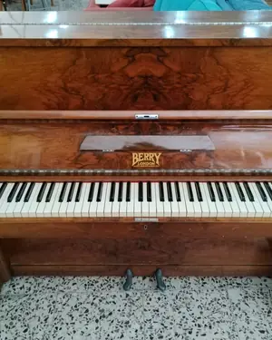 Piano vertical Berry London de madera - miniatura 2