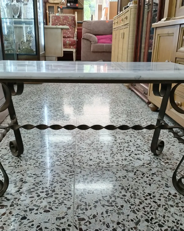 Mesa de forja y mármol