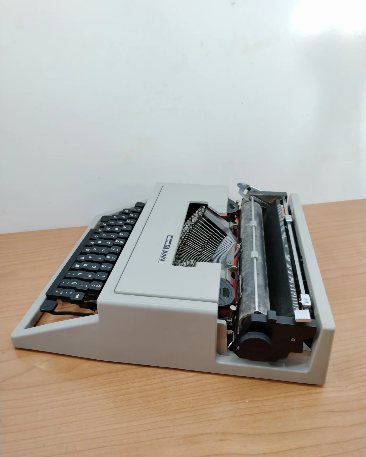 Máquina de escribir Olivetti Dora vintage - imagen 4