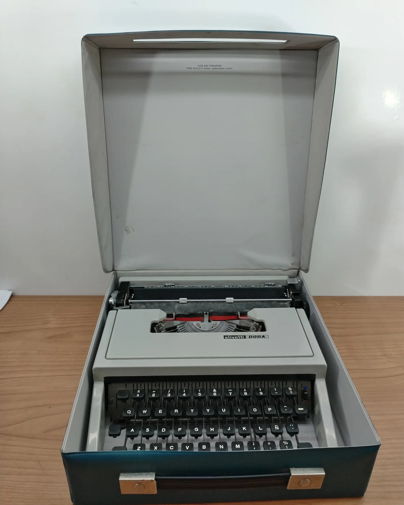 Máquina de escribir Olivetti Dora vintage - imagen 5