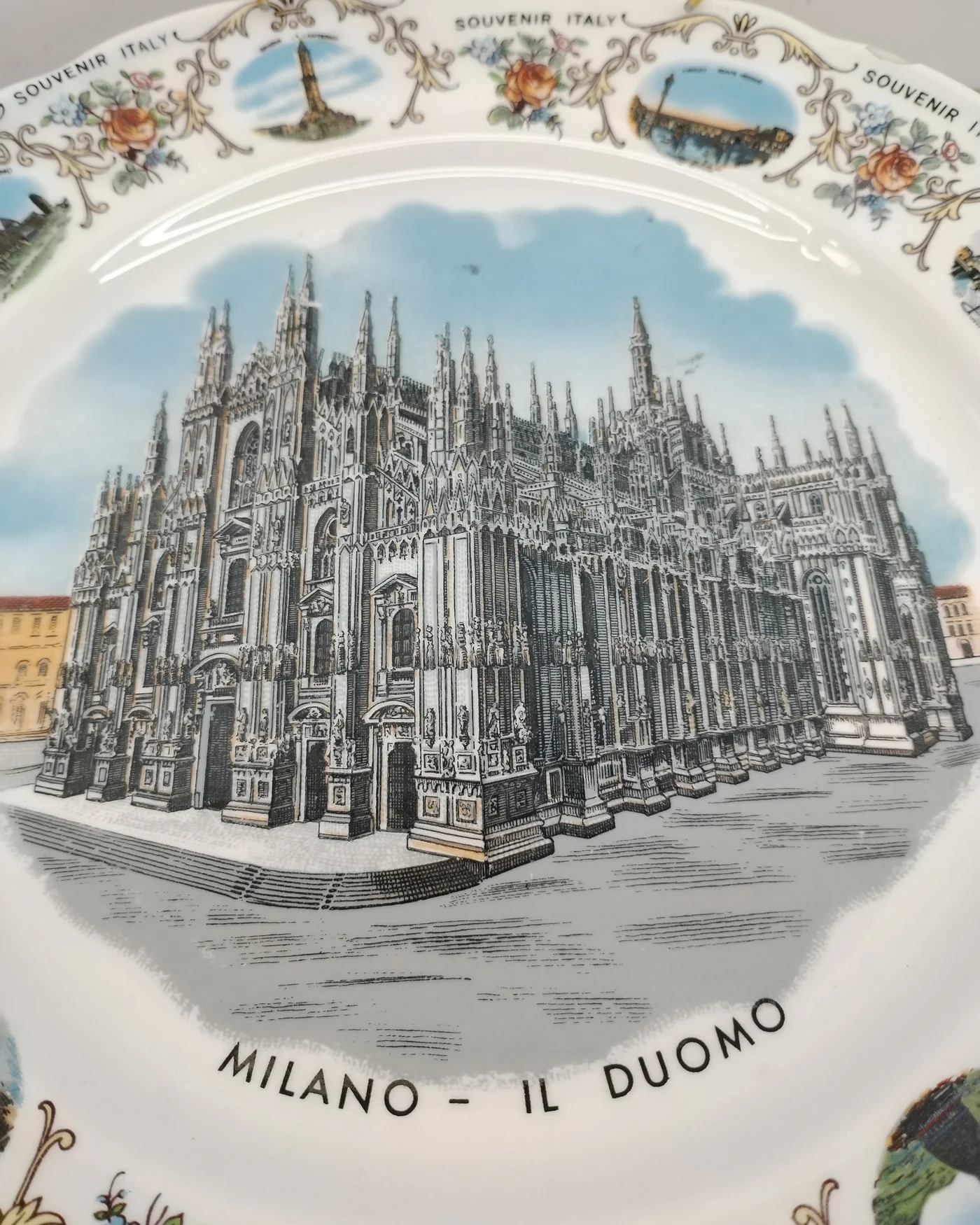 Plato decorativo souvenir de Italia con el Duomo de Milán - imagen 4