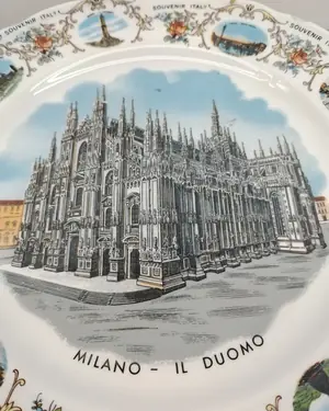 Plato decorativo souvenir de Italia con el Duomo de Milán - miniatura 4