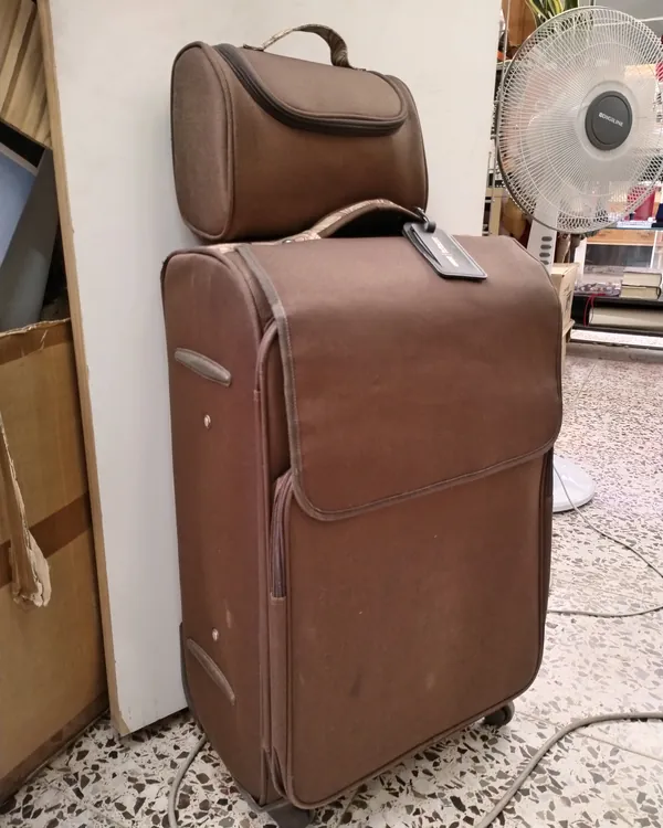 Maleta de cabina Custo con bolsa de aseo