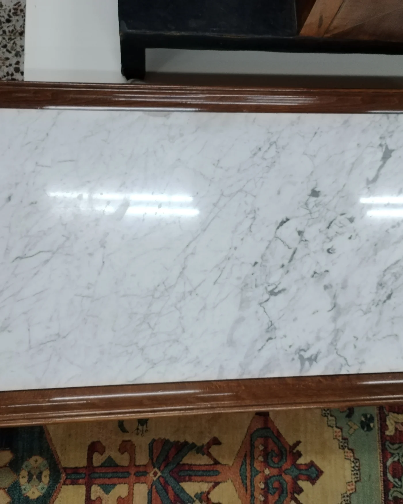 Mesa de centro auxiliar de madera y mármol - imagen 4