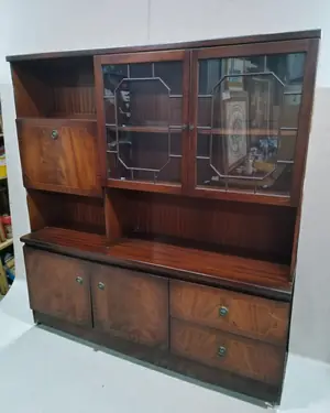 Vitrina vintage de madera con cristal y cajones - miniatura 1