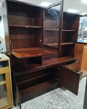 Vitrina vintage de madera con cristal y cajones - miniatura 3