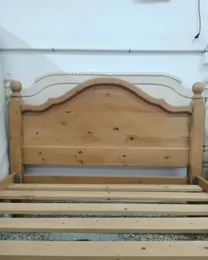 Cama de madera maciza de pino con cabecero curvado - miniatura 5