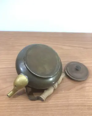 Tetera antigua de cobre con asa de madera - miniatura 4