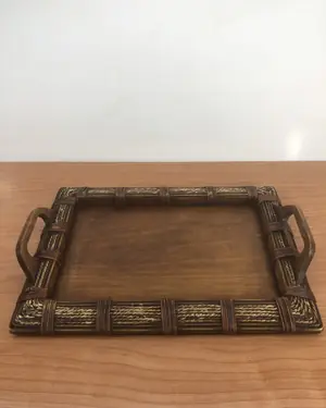 Bandeja vintage de madera y ratán con asas - miniatura 1