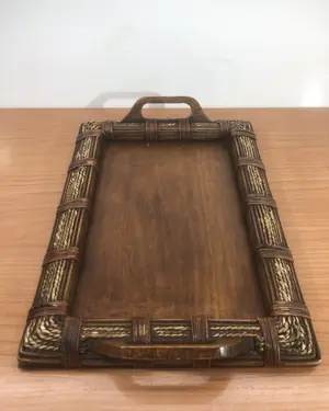 Bandeja vintage de madera y ratán con asas - miniatura 2