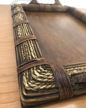 Bandeja vintage de madera y ratán con asas - miniatura 3