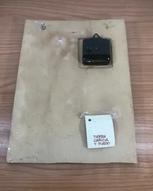 Reloj de pared en piedra con diseño abstracto - miniatura 4
