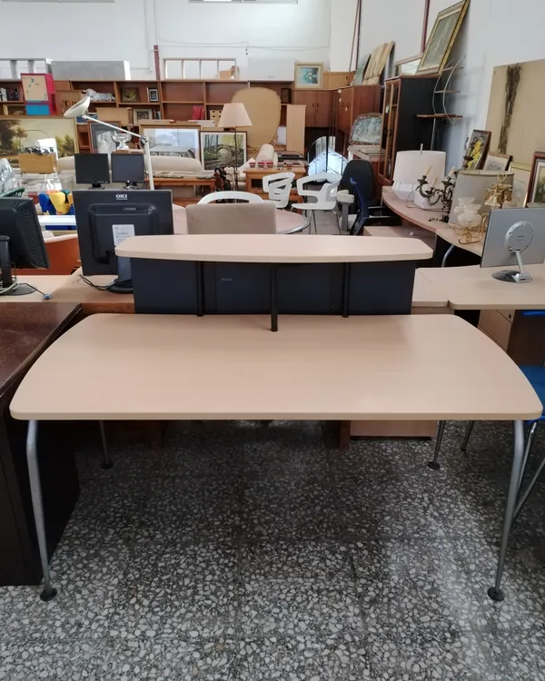 Escritorio con altillo
