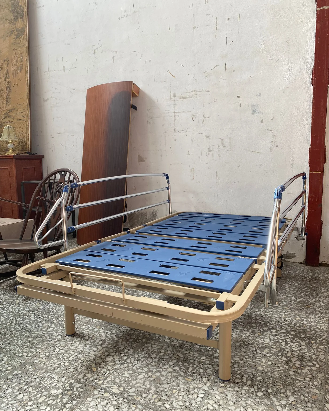 Cama articulada eléctrica con barandillas - imagen 2
