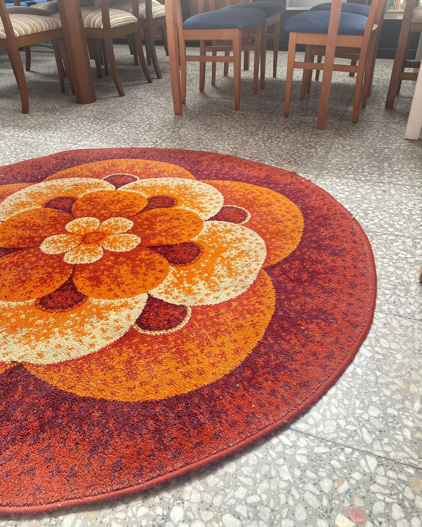 Alfombra redonda con diseño floral retro - imagen 3