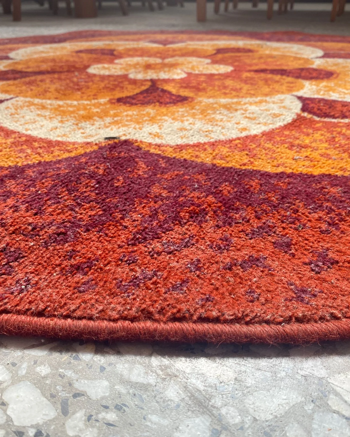Alfombra redonda con diseño floral retro - imagen 4
