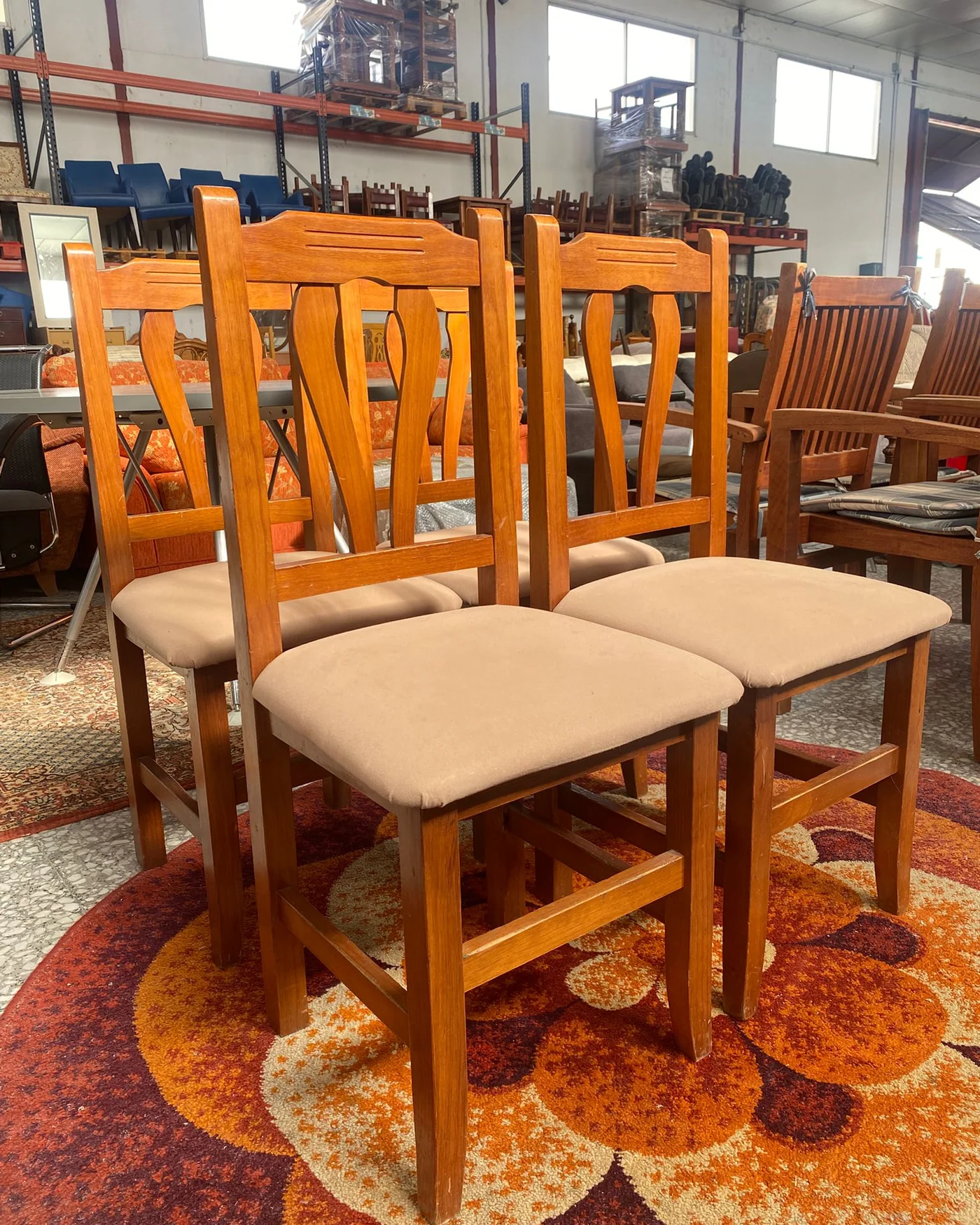 Juego de 4 sillas de comedor de madera con tapizado - imagen 2
