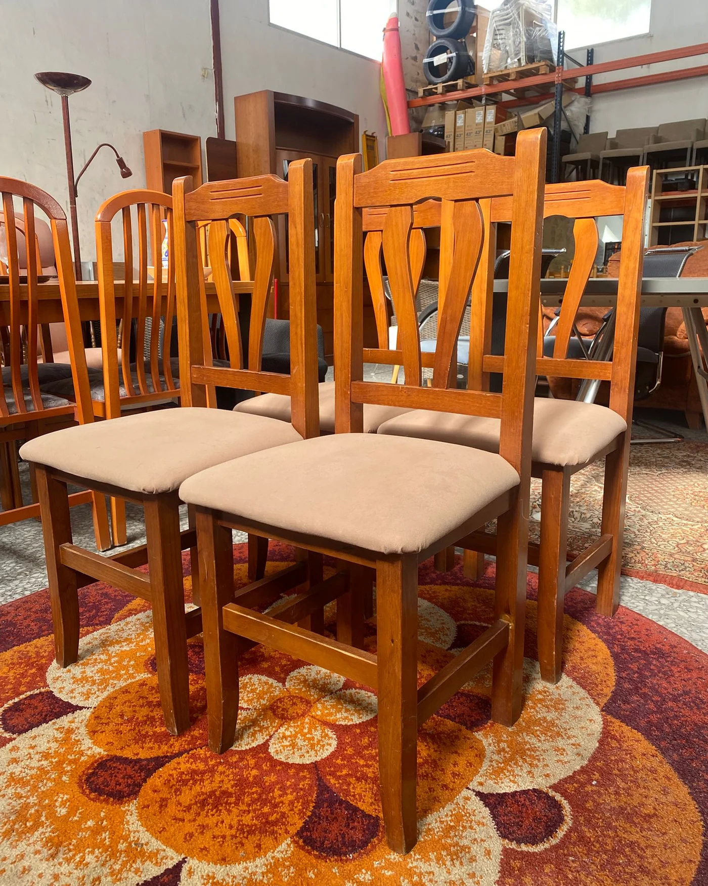 Juego de 4 sillas de comedor de madera con tapizado - imagen 3