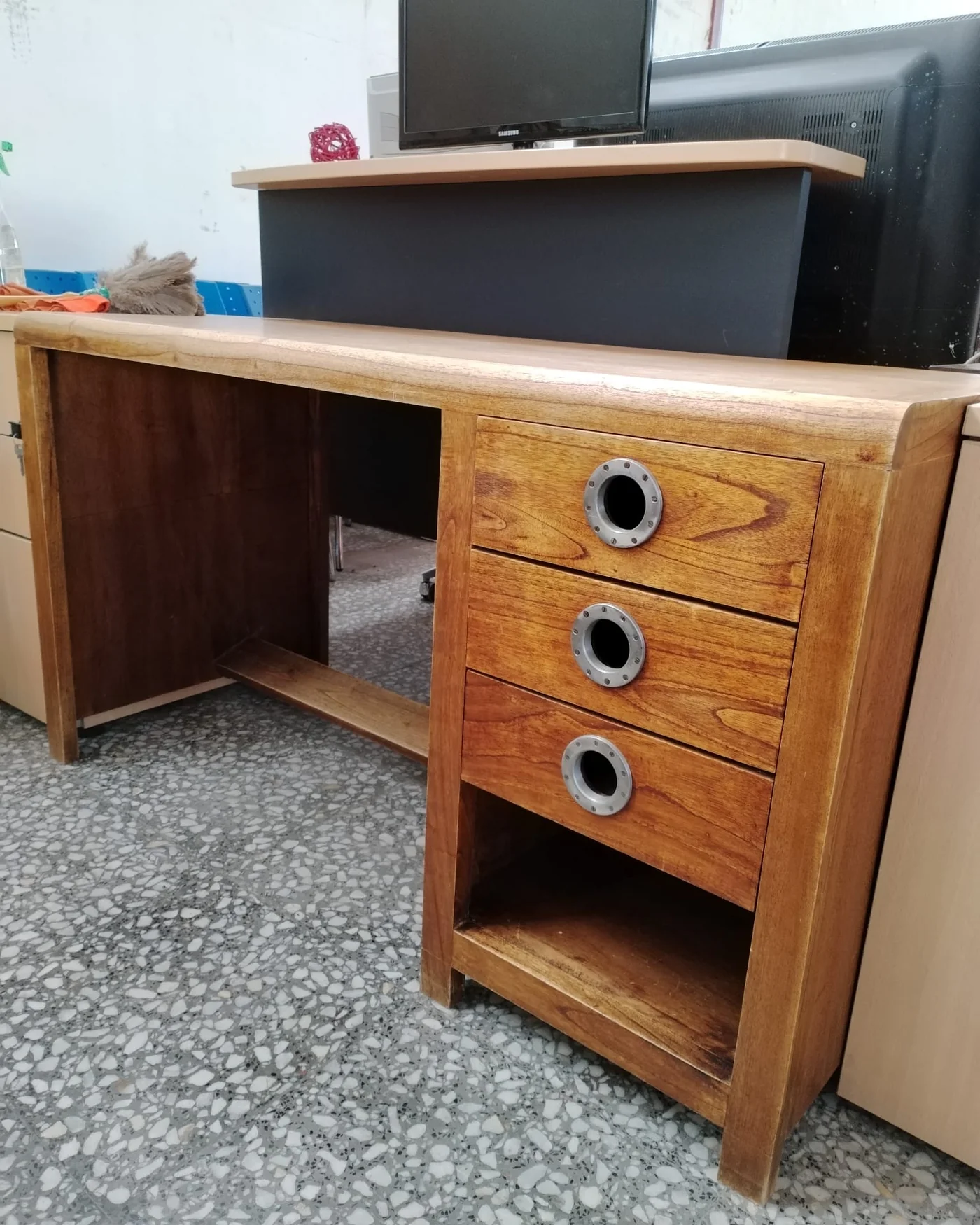 EScritorio de madera - imagen 2
