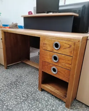 EScritorio de madera - miniatura 2