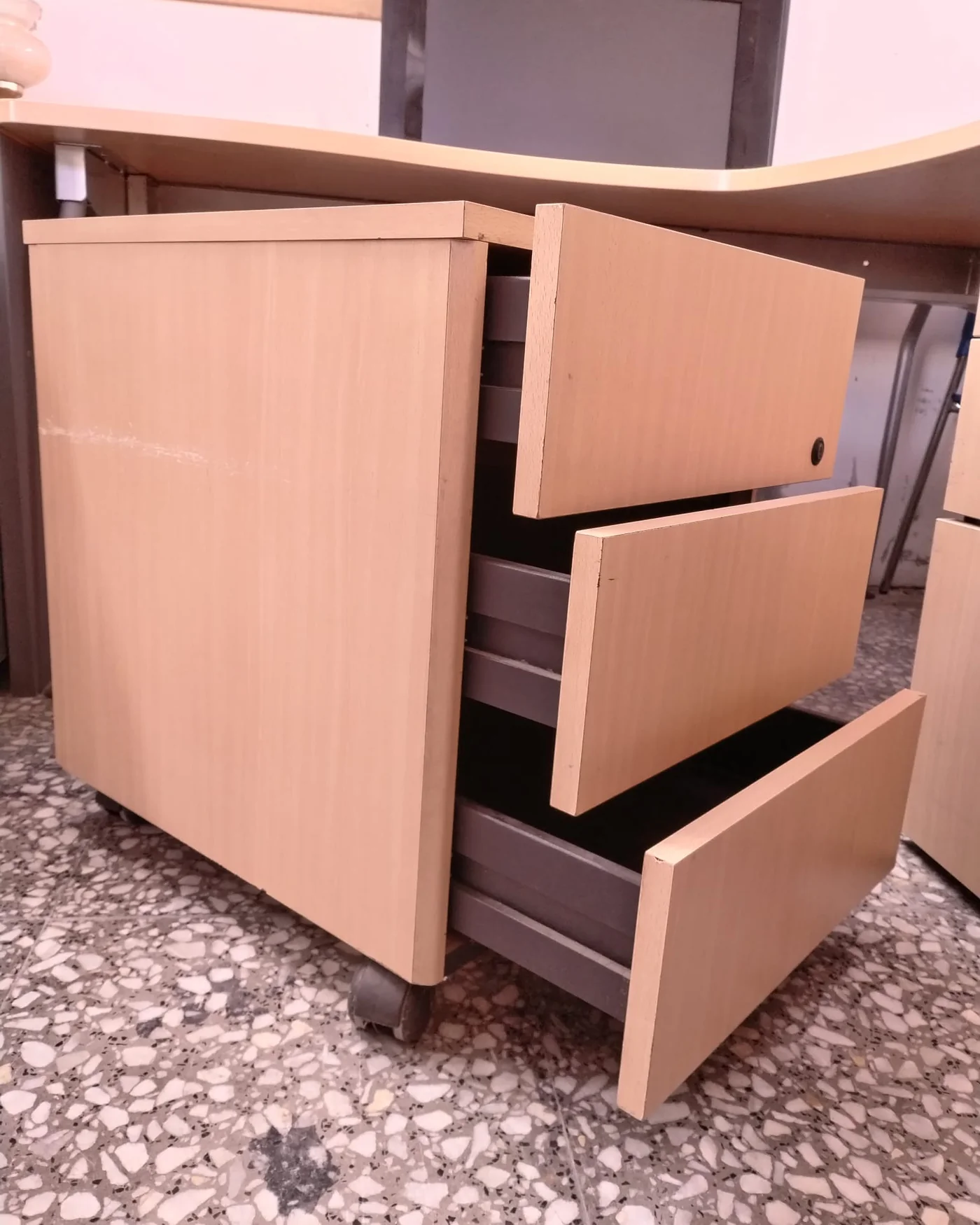 Cajonera de oficina con ruedas - imagen 4