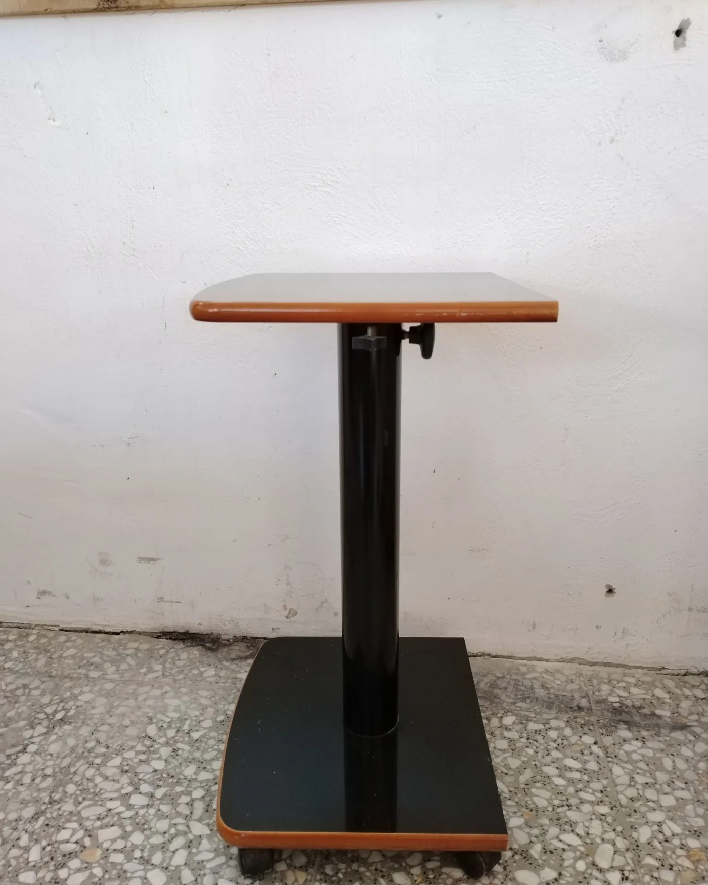MESA auxiliar tv - imagen 3