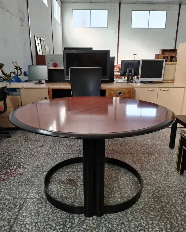 Mesa de conferencias redonda base metal