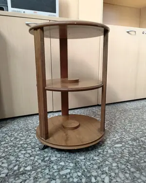 Mesa auxiliar de madera con tres niveles - miniatura 3