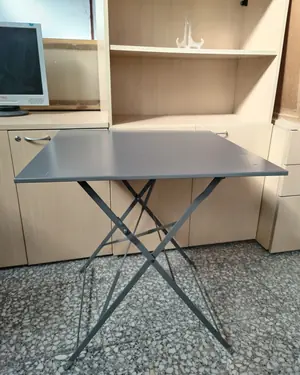 Mesa de jardín plegable de metal gris - miniatura 1