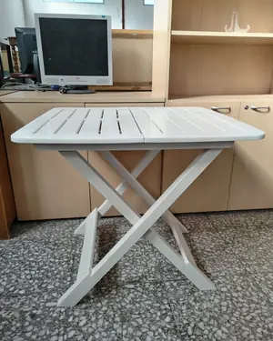 Mesa de jardín plegable de plástico - miniatura 1