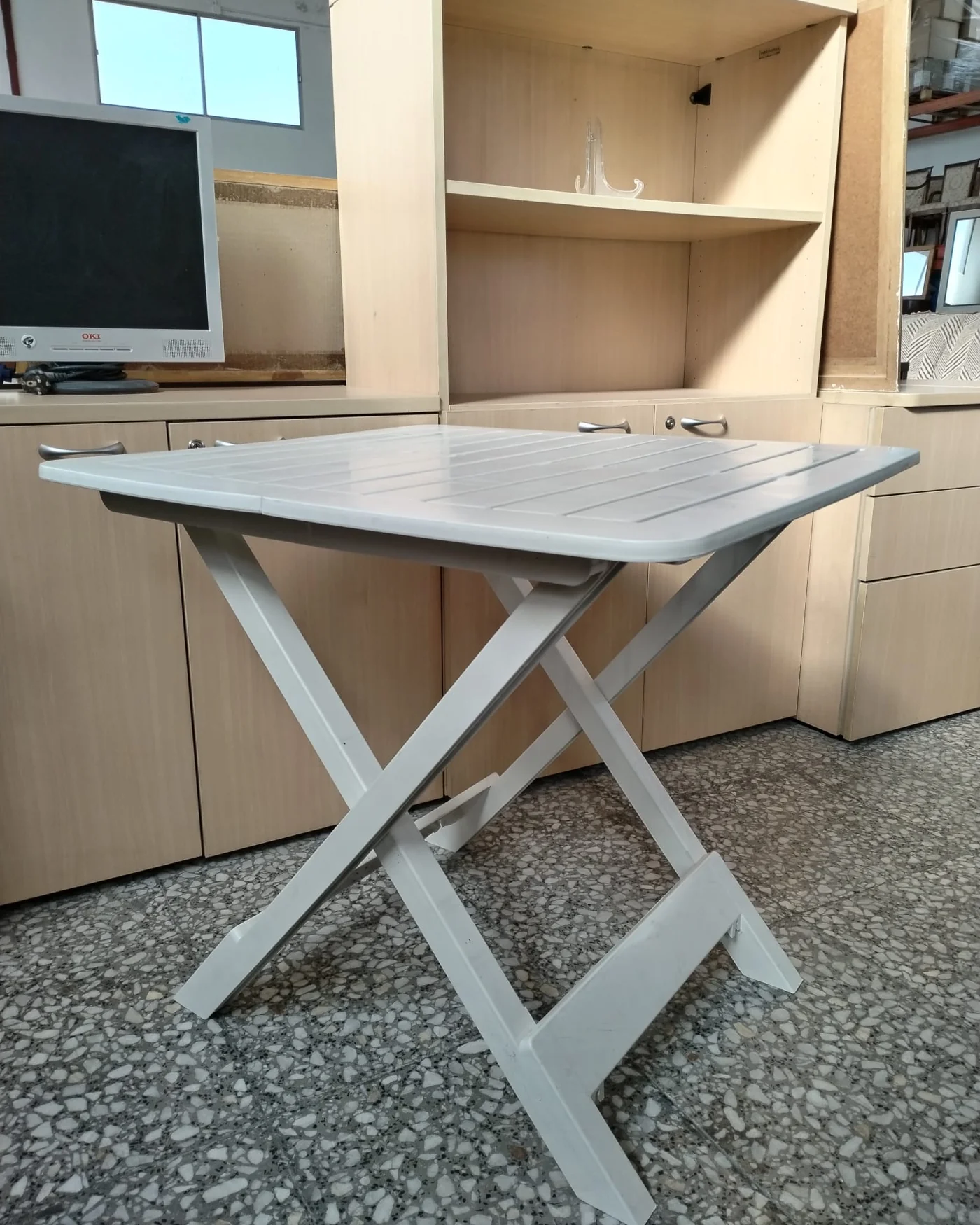 Mesa de jardín plegable de plástico - imagen 4