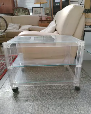 Mesa auxiliar de acrílico y cristal - miniatura 1