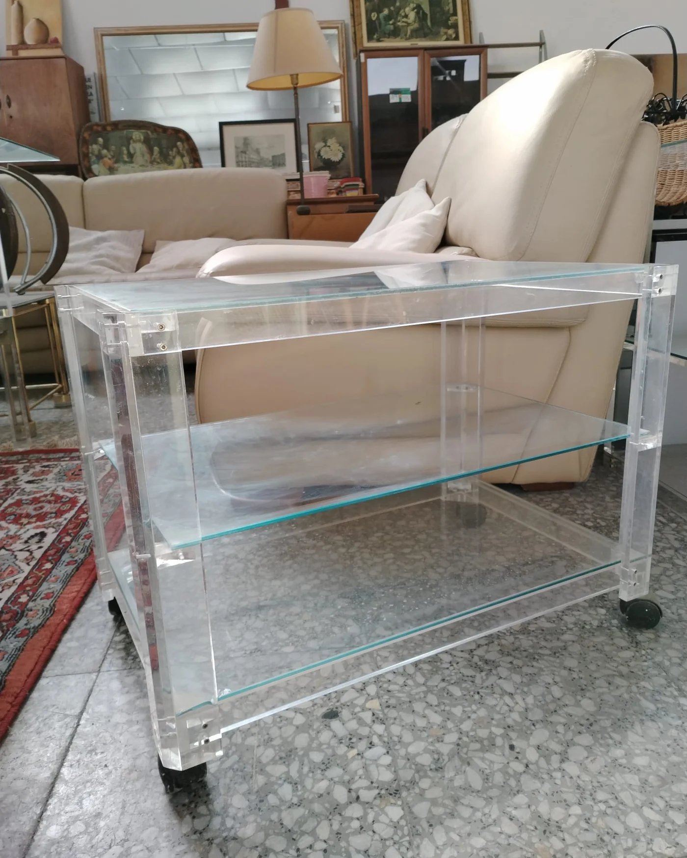 Mesa auxiliar de acrílico y cristal - imagen 3