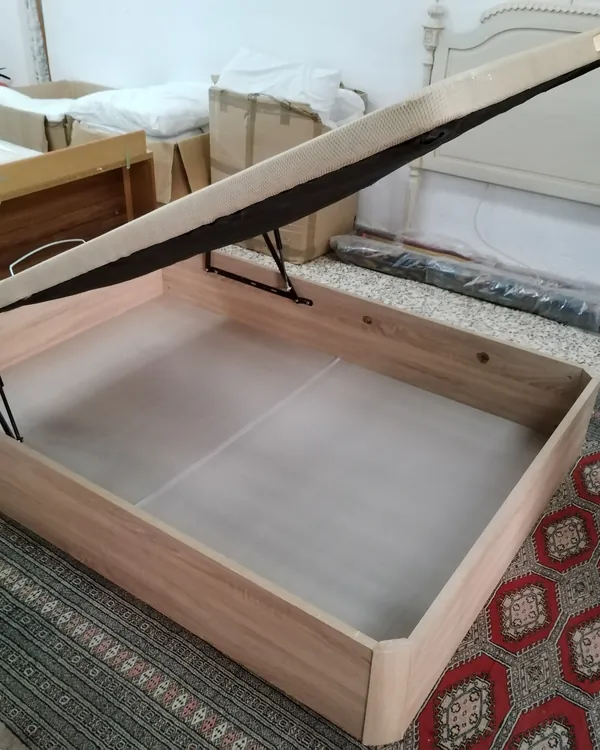 Canapé abatible con almacenamiento de roble claro