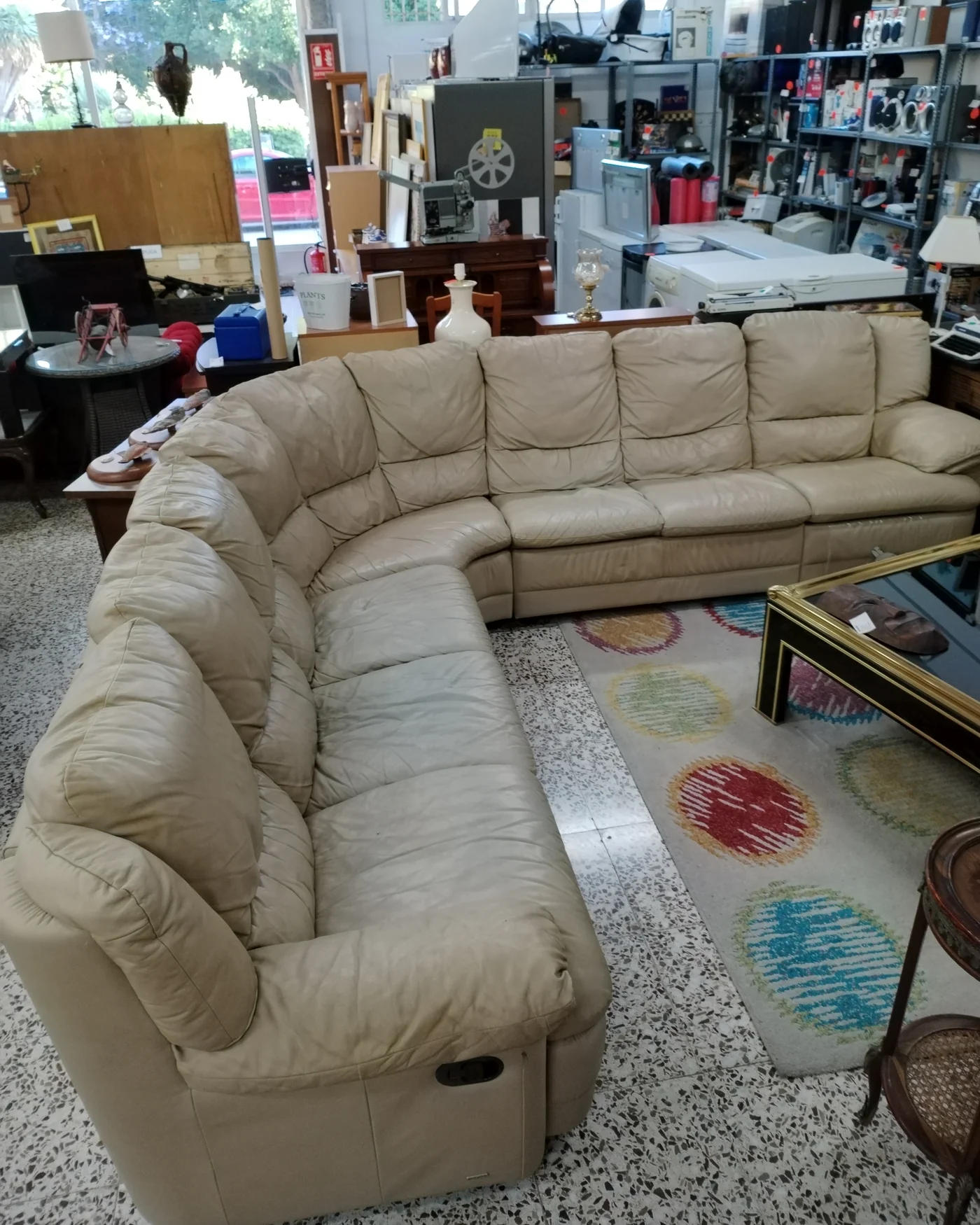 Gran sofá rinconero de piel Natuzzi con reclinables - imagen 1