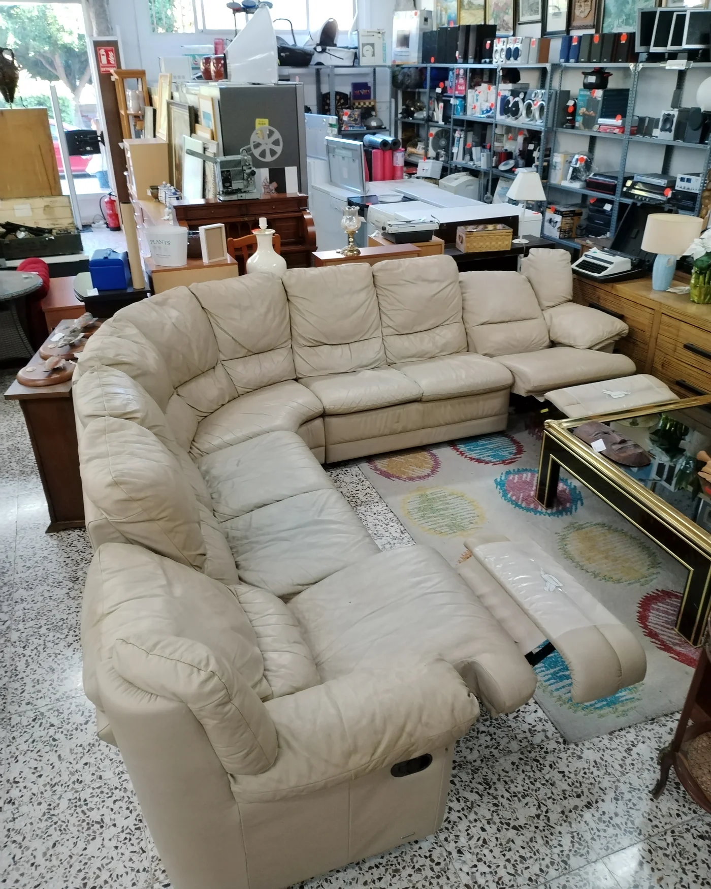 Gran sofá rinconero de piel Natuzzi con reclinables - imagen 2