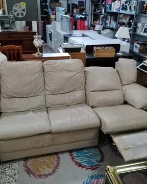Gran sofá rinconero de piel Natuzzi con reclinables - miniatura 3